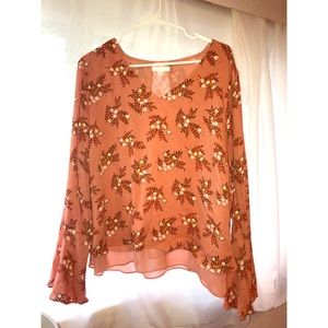 Bell sleeve Lauren Conrad floral top